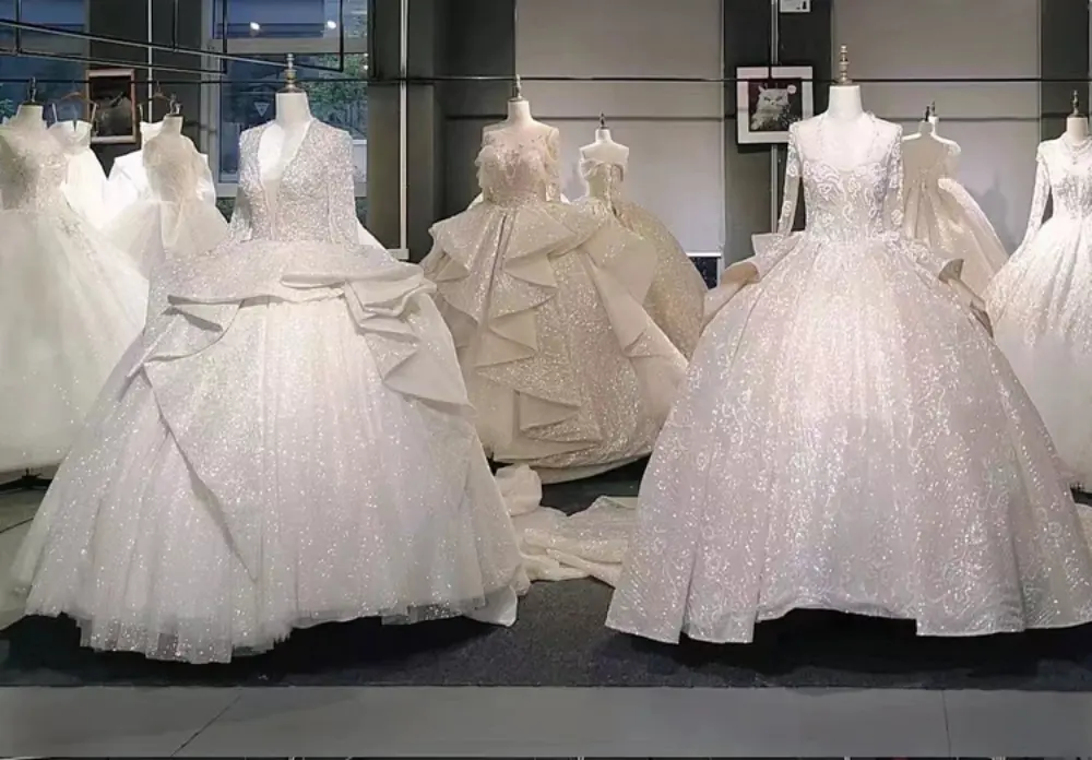 Bridal gown mannequin for wedding dress display and sale at bridal showers in wedding shop- Richenmannequin (3) Bridal gown mannequin for wedding dress display and sale at bridal showers in wedding shop- Richenmannequin (3)