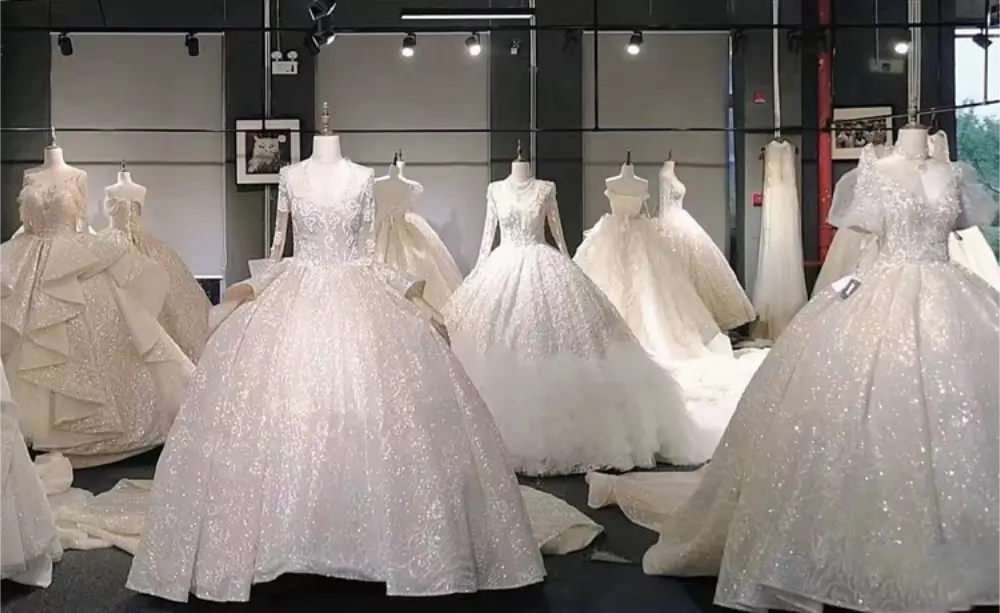 Bridal gown mannequin for wedding dress display and sale at bridal showers in wedding shop- Richenmannequin (4) Bridal gown mannequin for wedding dress display and sale at bridal showers in wedding shop- Richenmannequin mannequin supplier