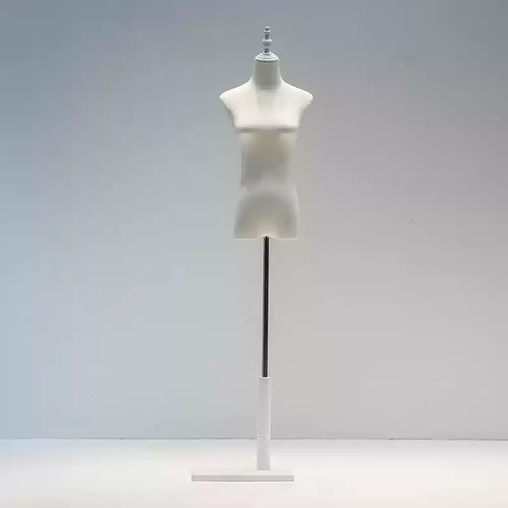 Bridal gown mannequin for wedding dress display and sale at bridal showers in wedding shop- Richenmannequin mannequin supplier (2) Bridal gown mannequin for wedding dress display and sale at bridal showers in wedding shop- Richenmannequin mannequin supplier (8)